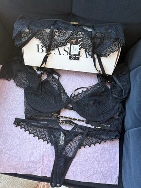 New set Brashali Black Lace Strappy Bra & Thong Set with Garter